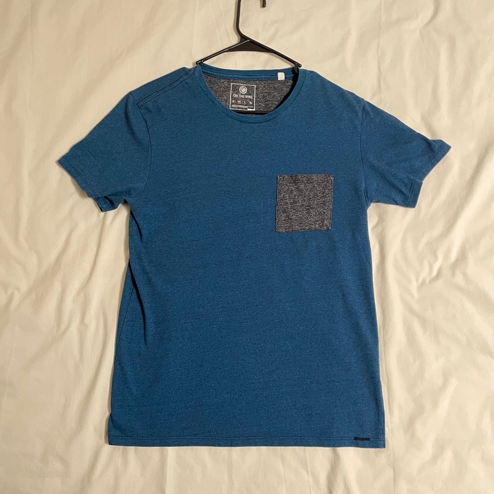 Medium On The Byas Pocket Tee. Turquoise. Great condition.